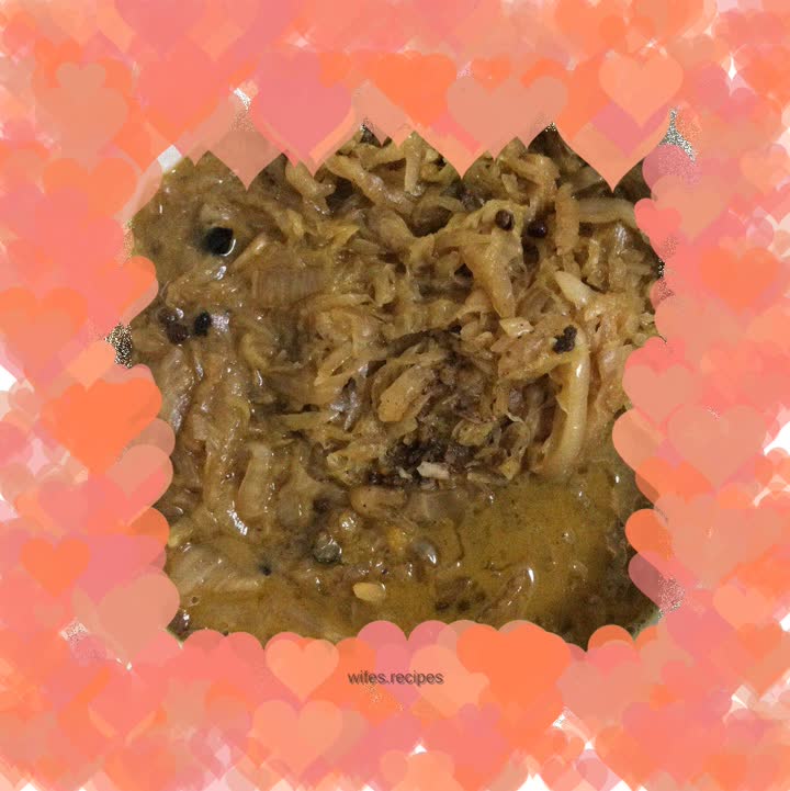 Stewed pickled cabbage with big bones