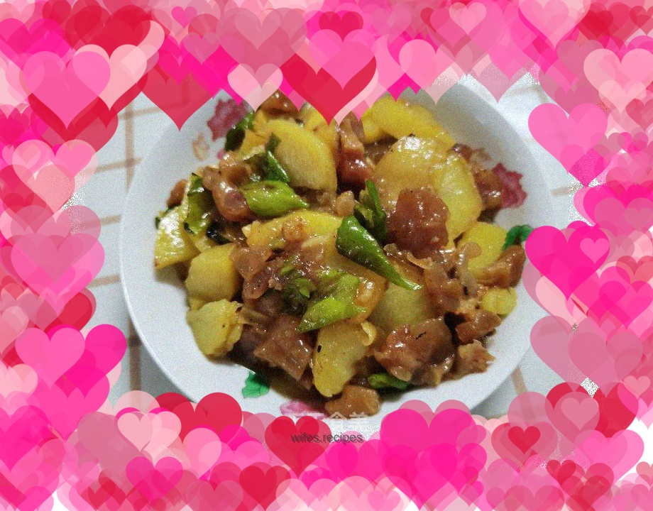 Beef tendon roasted with potatoes