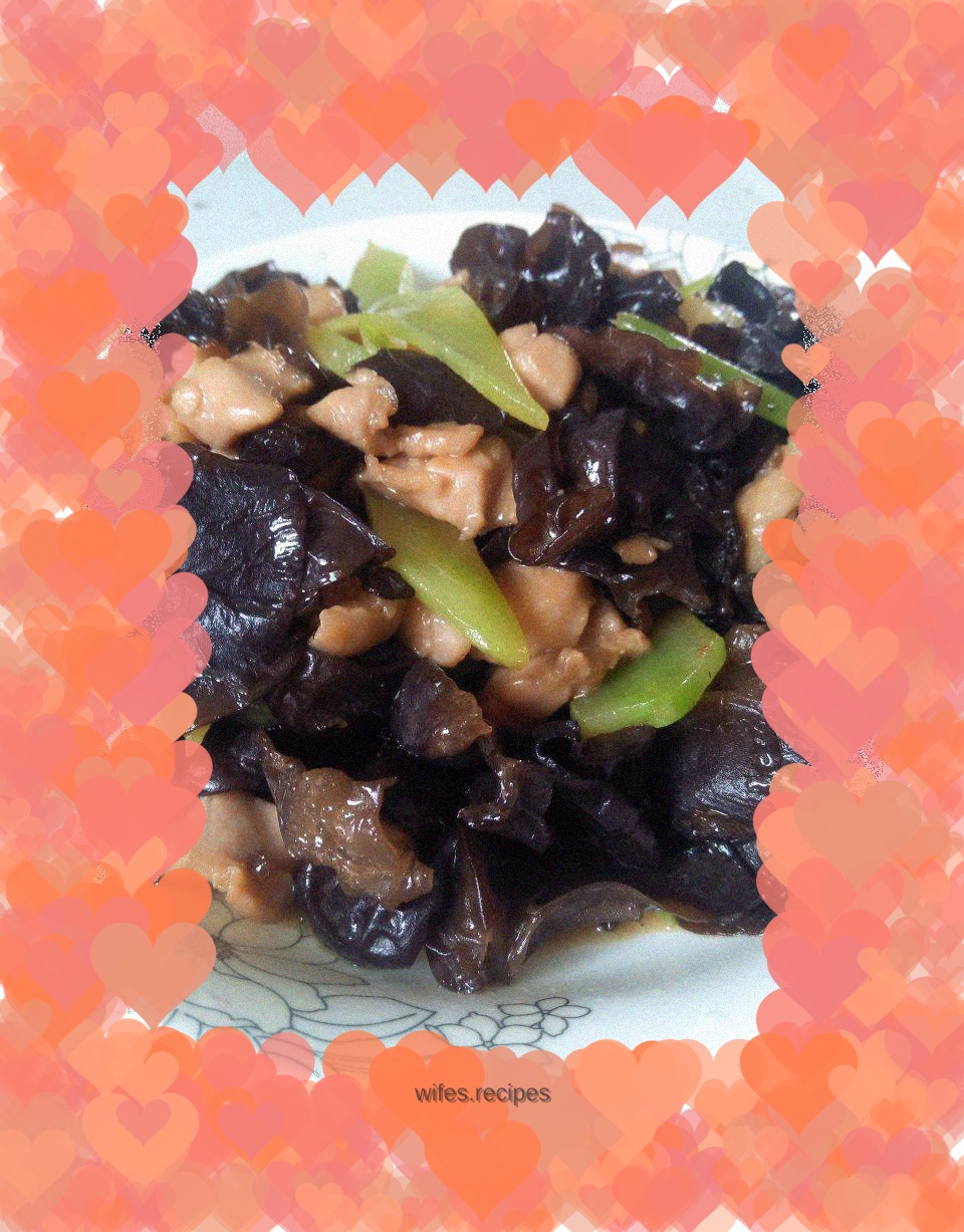 Fried chicken legs with fungus