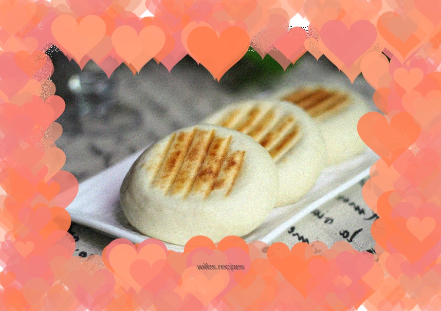 Have a simple and delicious pork and onion pie for breakfast