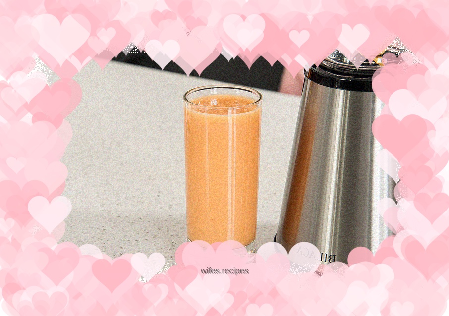 Freshly squeezed papaya milkshake