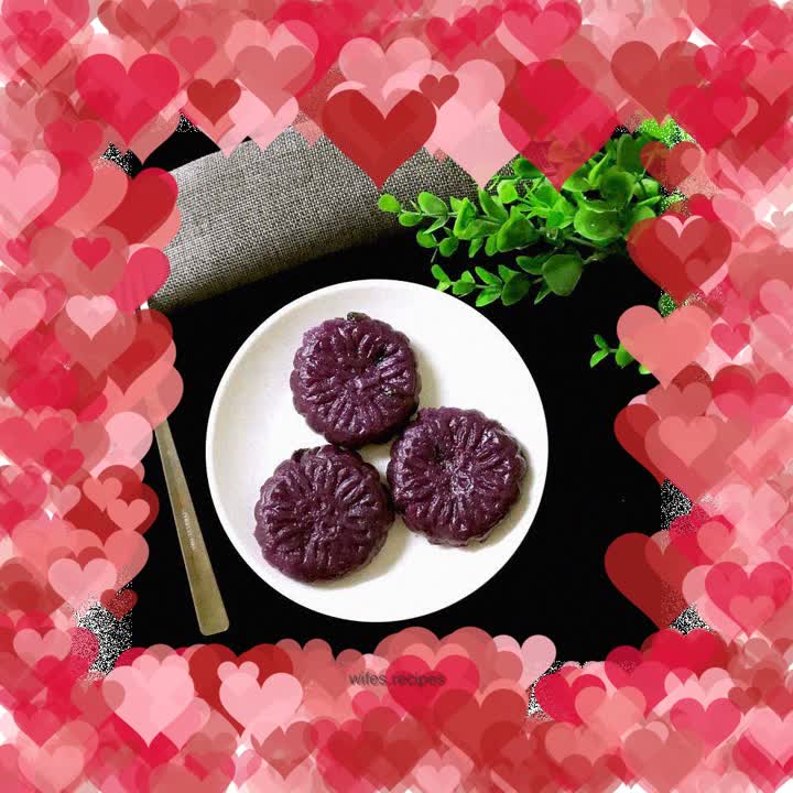 Hemp heart and purple potato cake