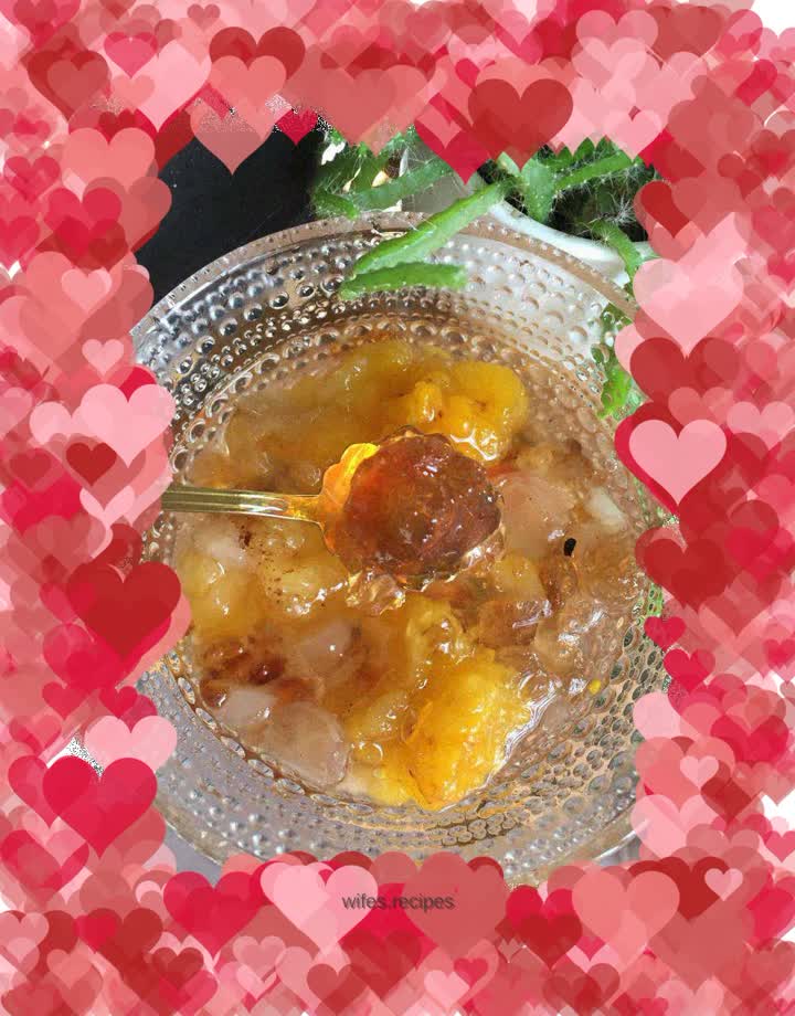 Golden fungus, peach gum and soap locust porridge