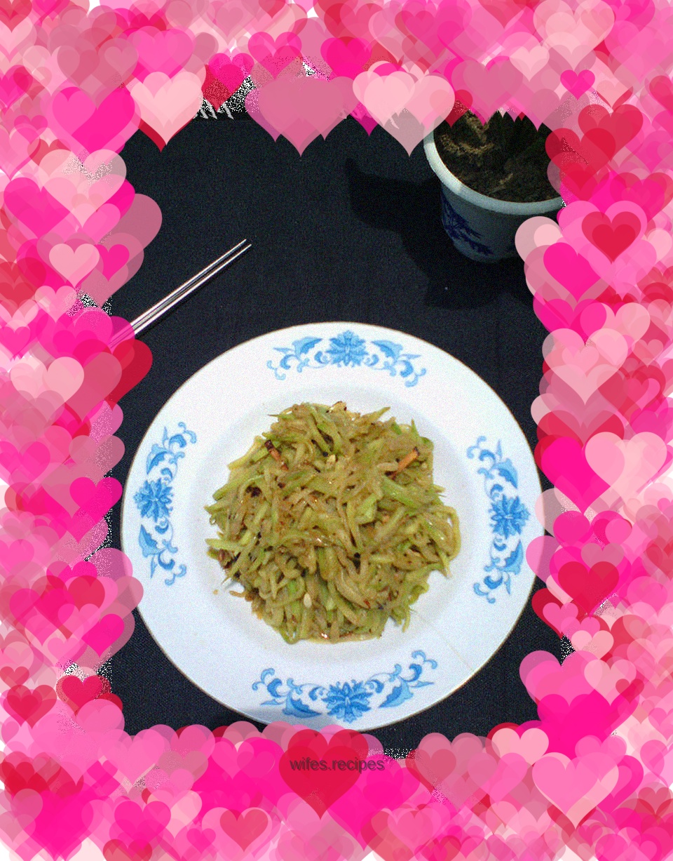 Shredded green onion and cucumber