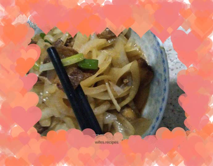 Pork slices fried with onions