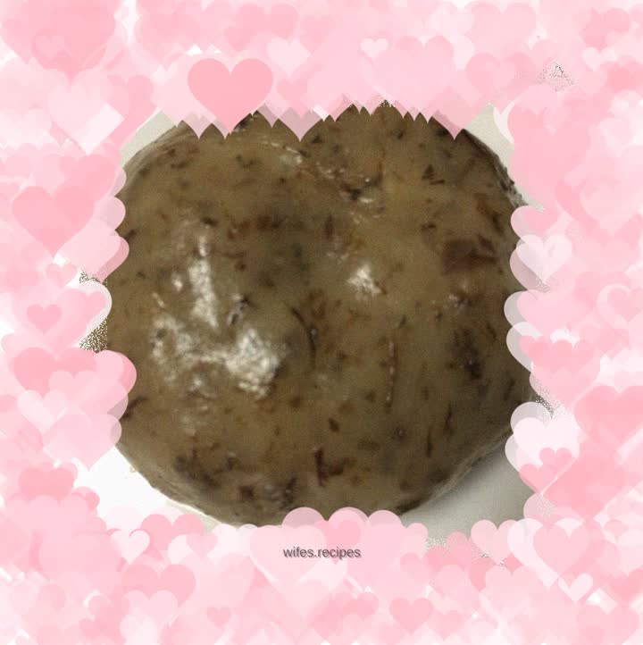 Dried mugwort, peanut and sesame balls