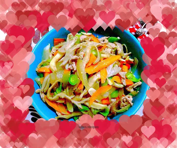 Stir-fried pork with onions and oyster mushrooms