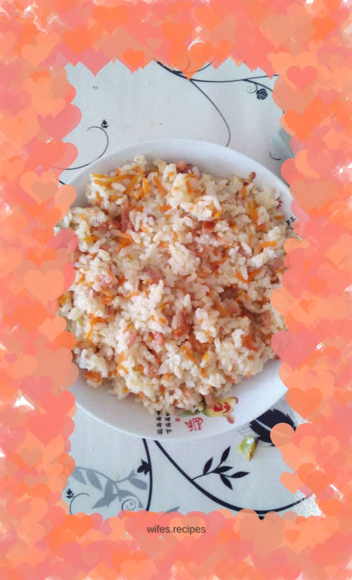 Fried rice with carrots and ham