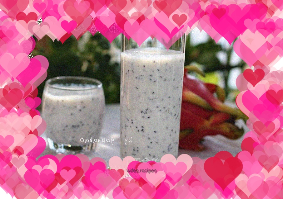 Dragon fruit yogurt smoothie