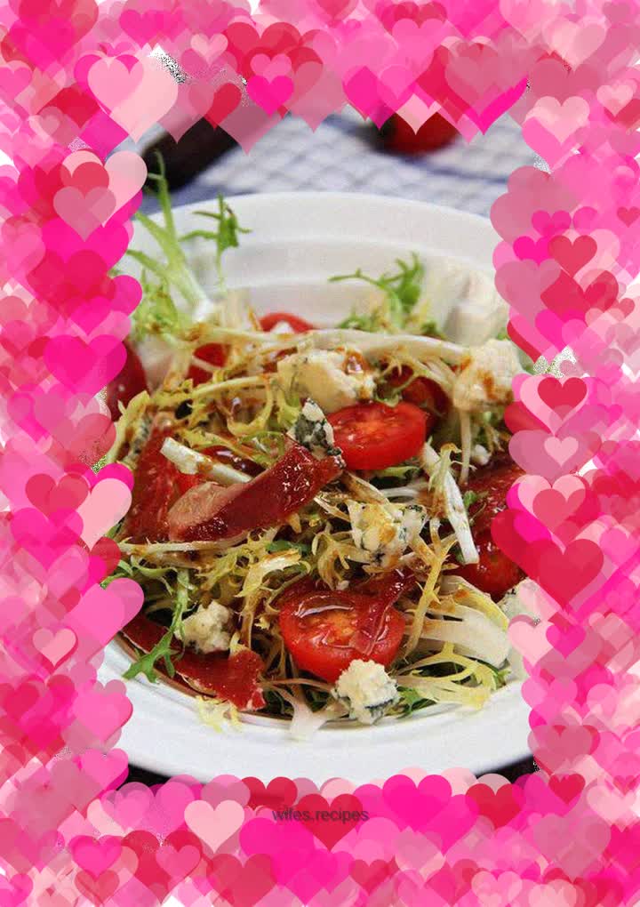 The strong flavor of cheese---blue cheese salad