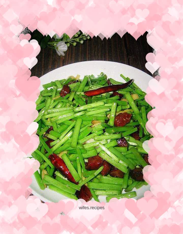 Stir-fried sausage dices with Artemisia arborescens