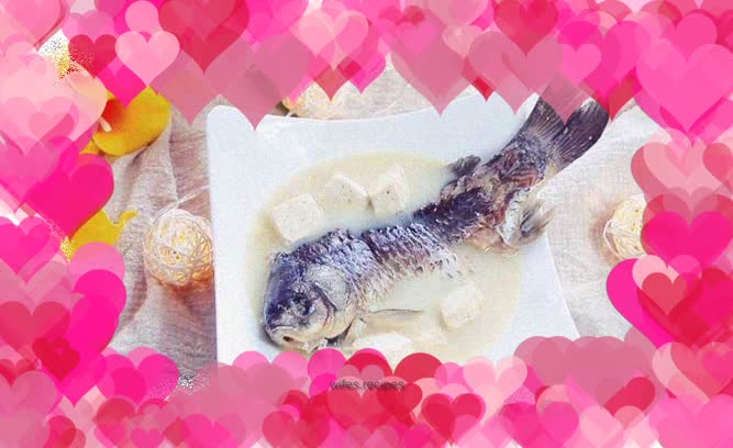 Milky white crucian carp tofu soup