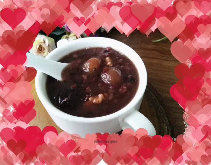 Longan, walnut and lotus seed eight-treasure porridge