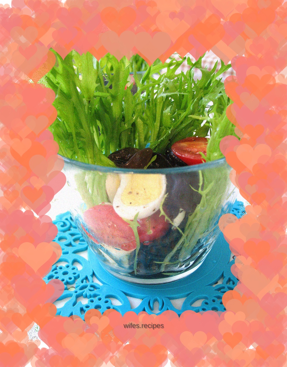 Chrysanthemum salad with oil and vinegar sauce