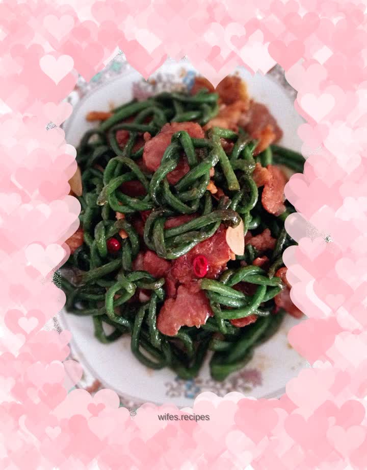 Stir-fried pork belly with cowpeas