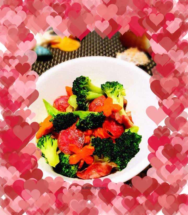 Fried Sausage with Broccoli and Carrots