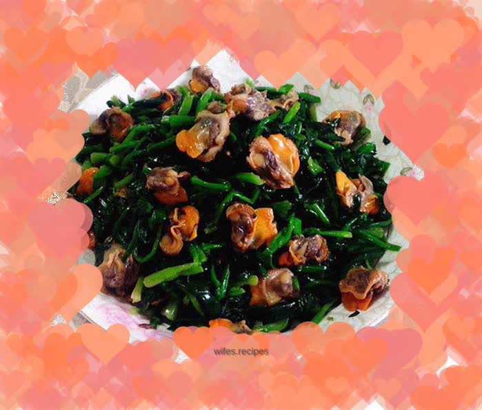 Spinach mixed with clams