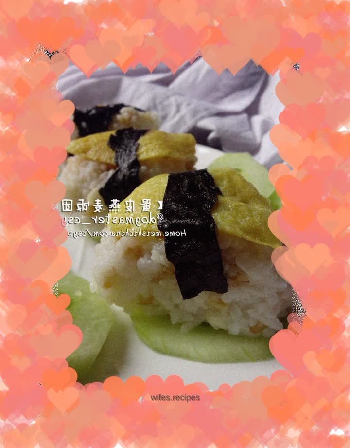 The joy of grabbing a ball and stuffing it into your mouth [Egg Crust Oatmeal Rice Ball]