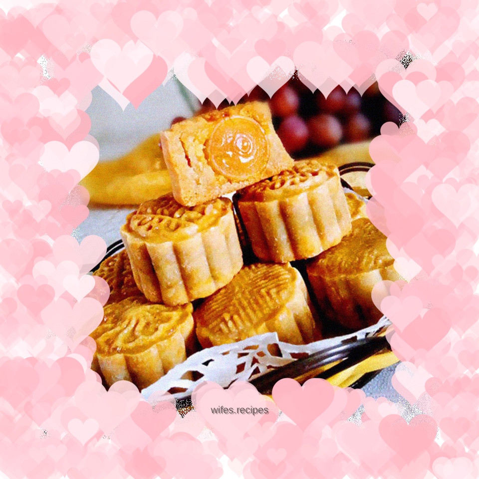 Lotus Paste and Egg Yolk Mooncake