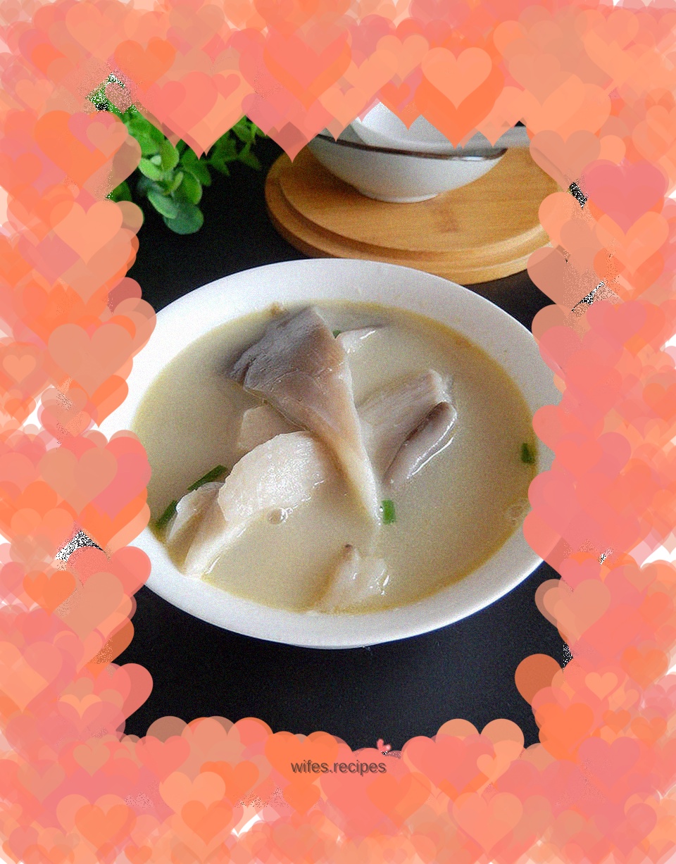 Oyster Mushroom, Tofu and Fish Soup