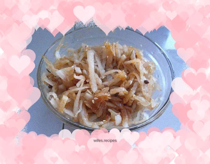 Shredded red oil pickles