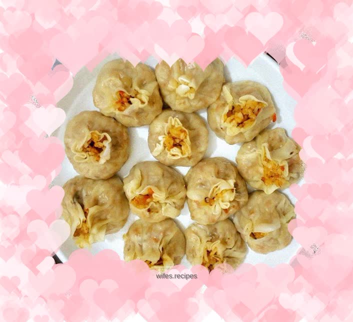 Mushroom and meat stuffed glutinous rice siomai