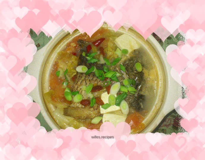 Casserole with crucian carp, pickled cabbage and tofu