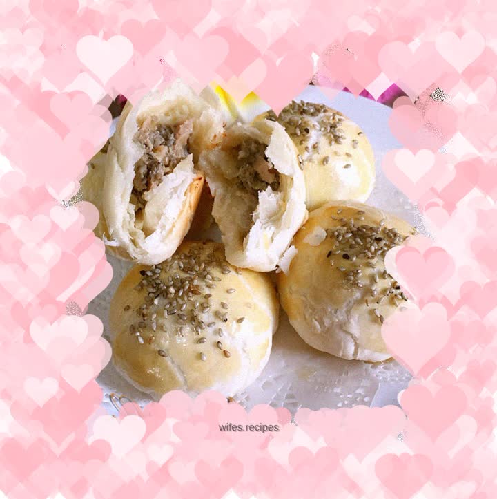 Fresh meat puff pastry