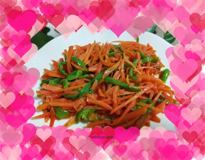 Fried carrots and green pepper shreds