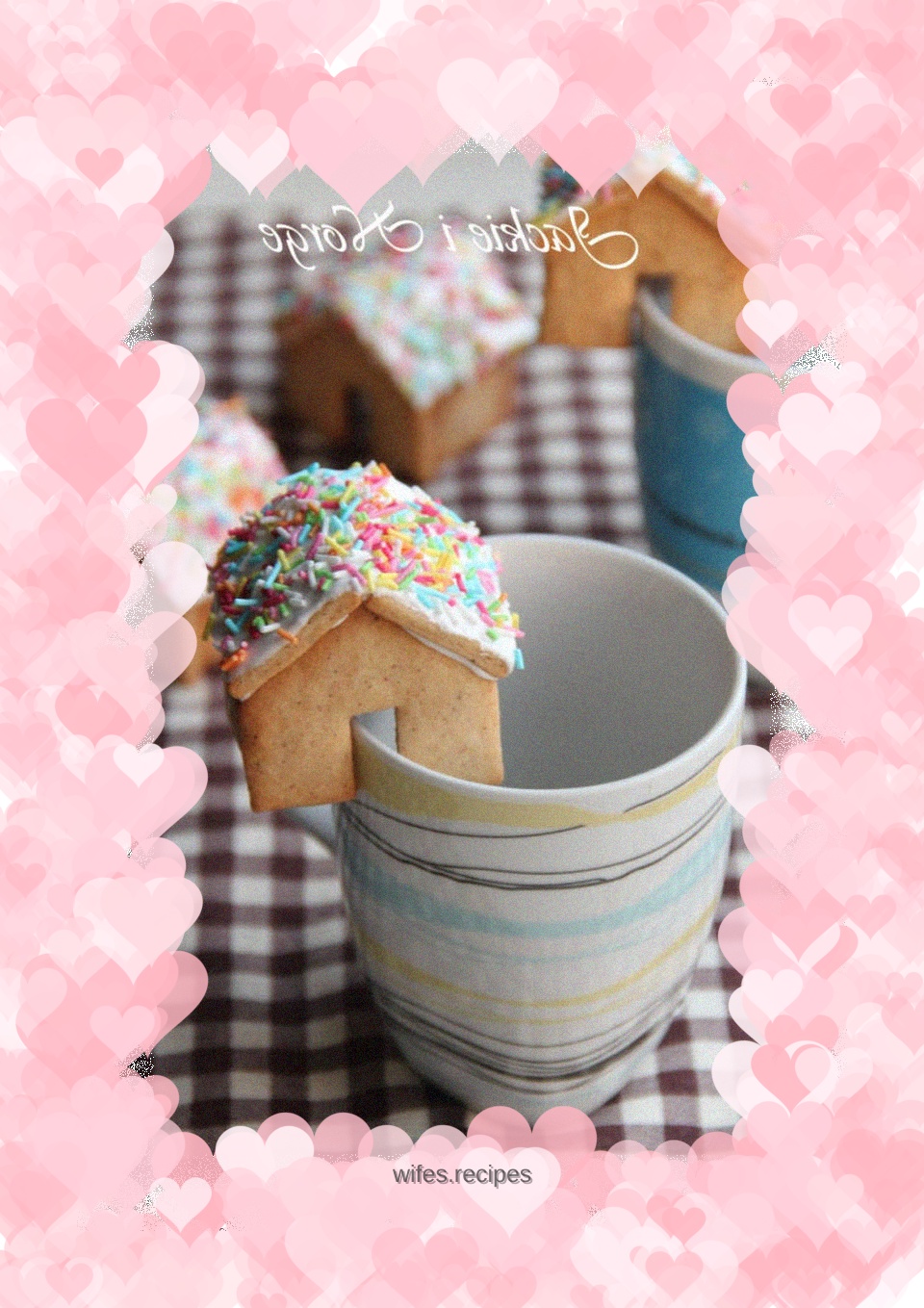 Water cup gingerbread house (a mini version of the gingerbread house~)