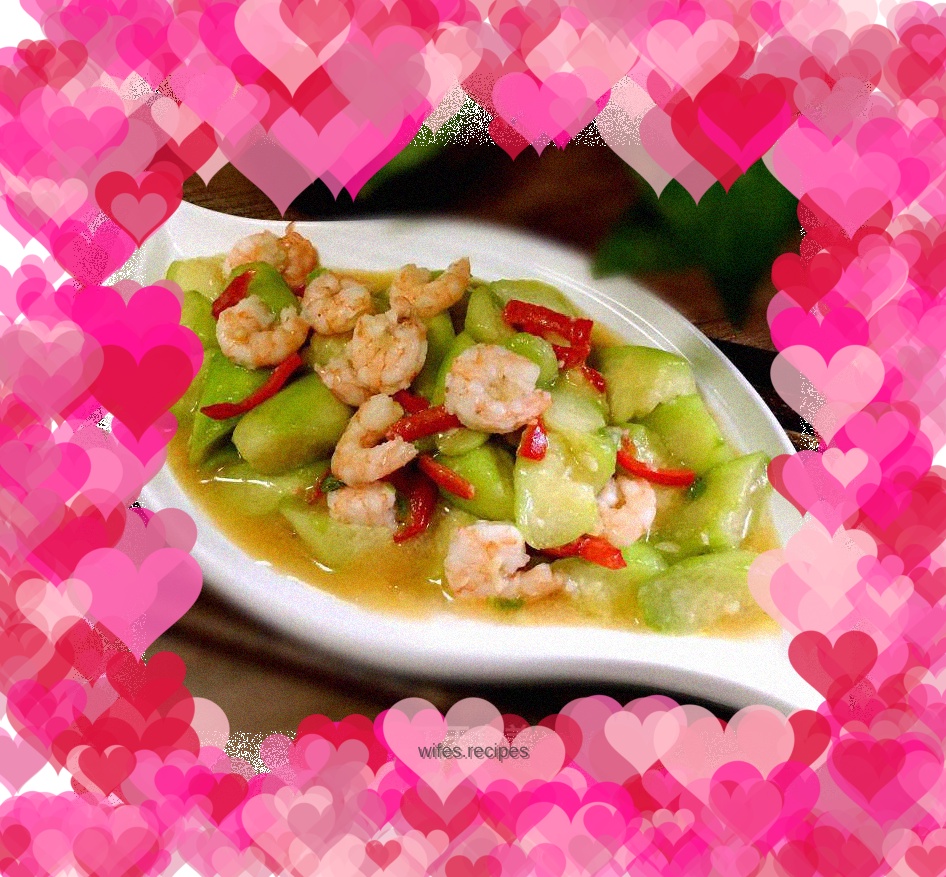 Stir-fried shrimps with loofah