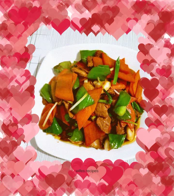 Stir-fried pork slices with green pepper and carrot