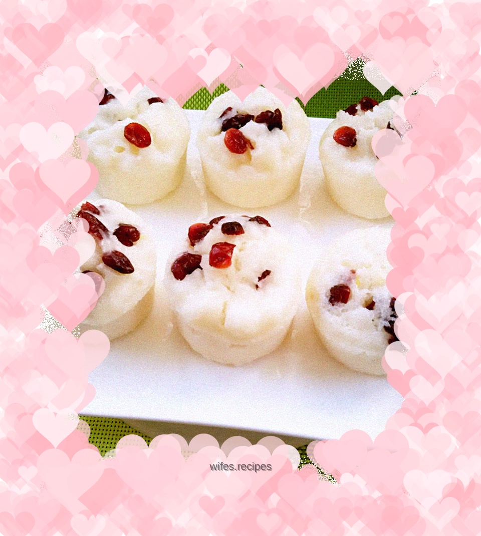 Step by step, the cake rises