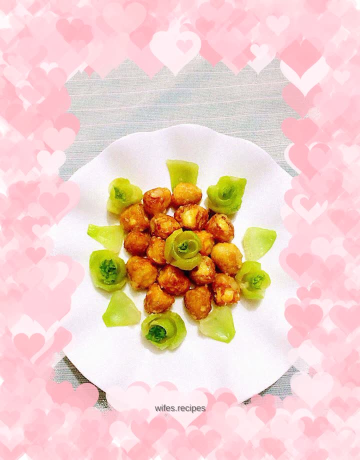 Gold inlaid with jade