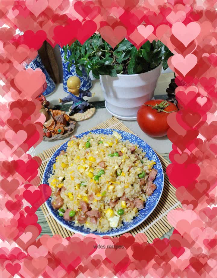 Fried rice with sausage, peas and corn kernels