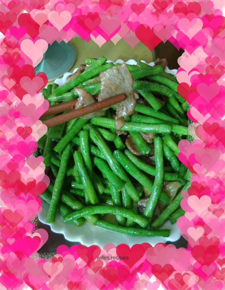 Stir-fried pork slices with cowpeas