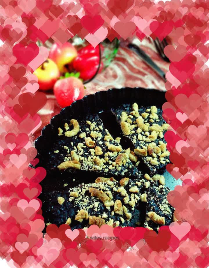 Seaweed and black rice pie