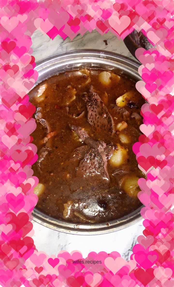 Pork stewed with pig blood