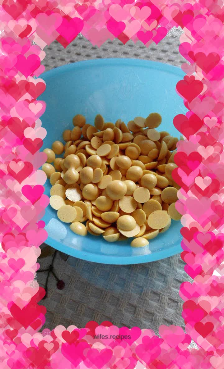 Egg yolk dissolved in beans