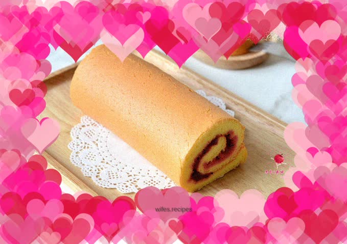 Dragon fruit jam cake roll