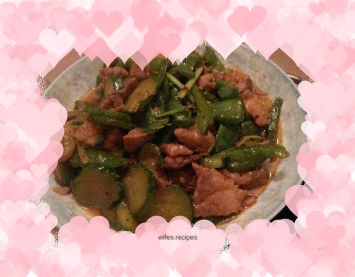 Stir-fried Pork with Cucumber and Green Pepper Sauce