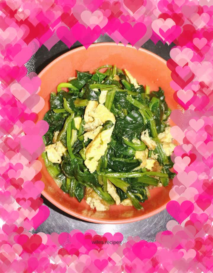 Scrambled eggs with spinach