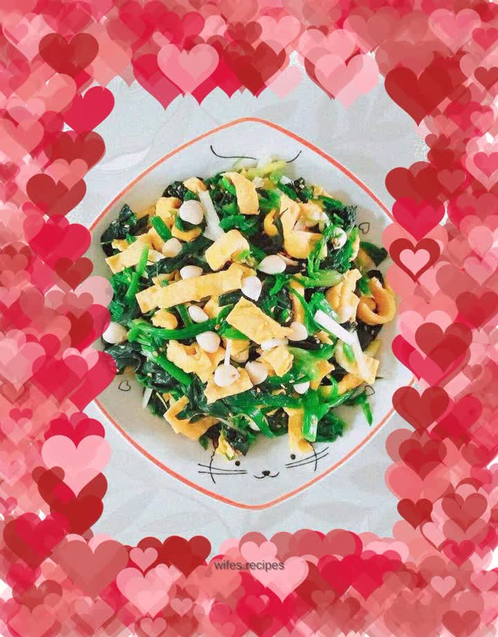 Spinach mixed with eggs and almonds