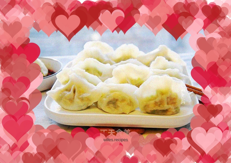 Dumplings stuffed with enoki mushrooms and chives