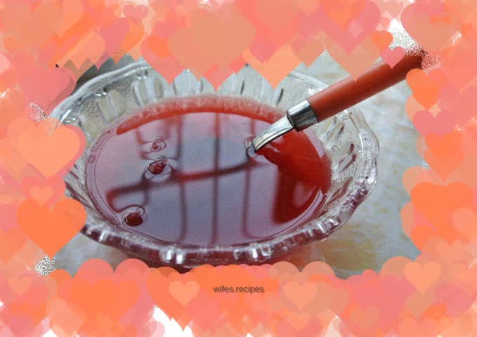 Red fruit soup to relieve summer heat