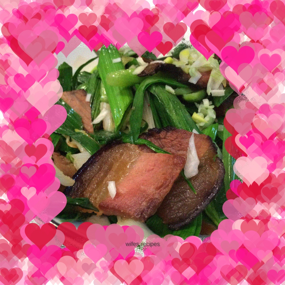 Stir-fried bacon with garlic