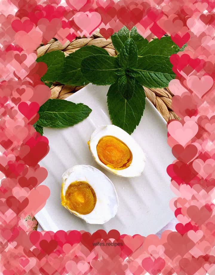 Oily salted duck eggs