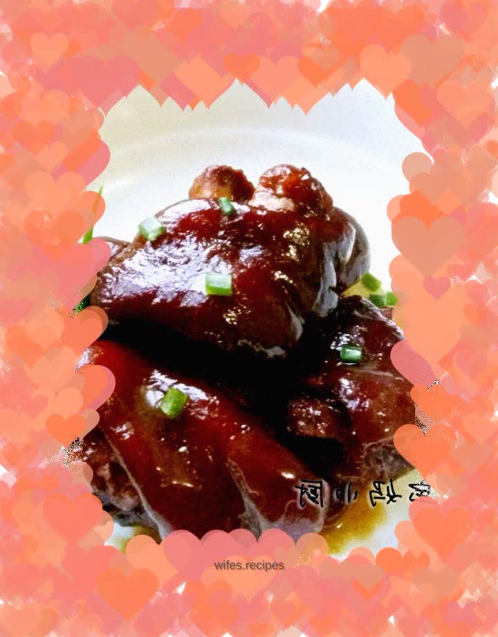 Braised pork trotters