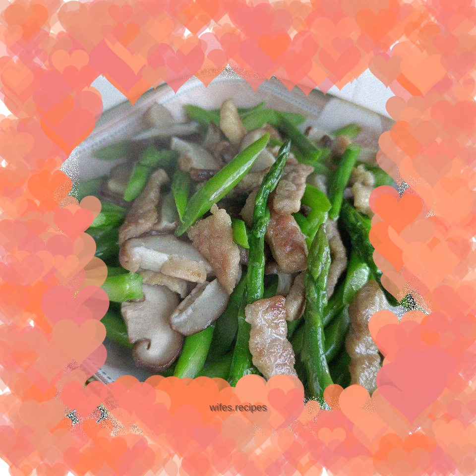 Stir-fried asparagus with lean meat and shiitake mushrooms