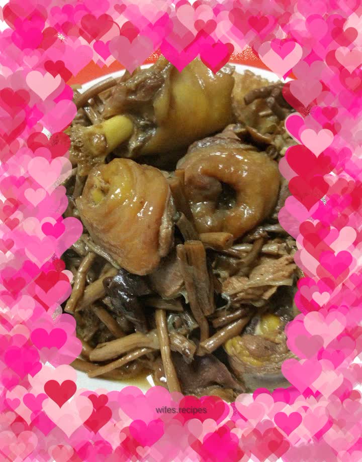 Chicken stewed with mushrooms